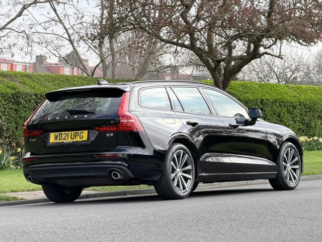Volvo V60 2.0 B3 Mhev Momentum Estate Hybrid WD21UPG Black #6