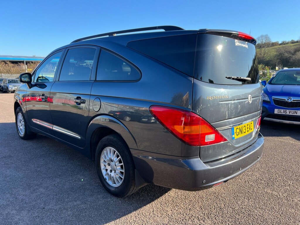 SsangYong Rodius Ex Red #8
