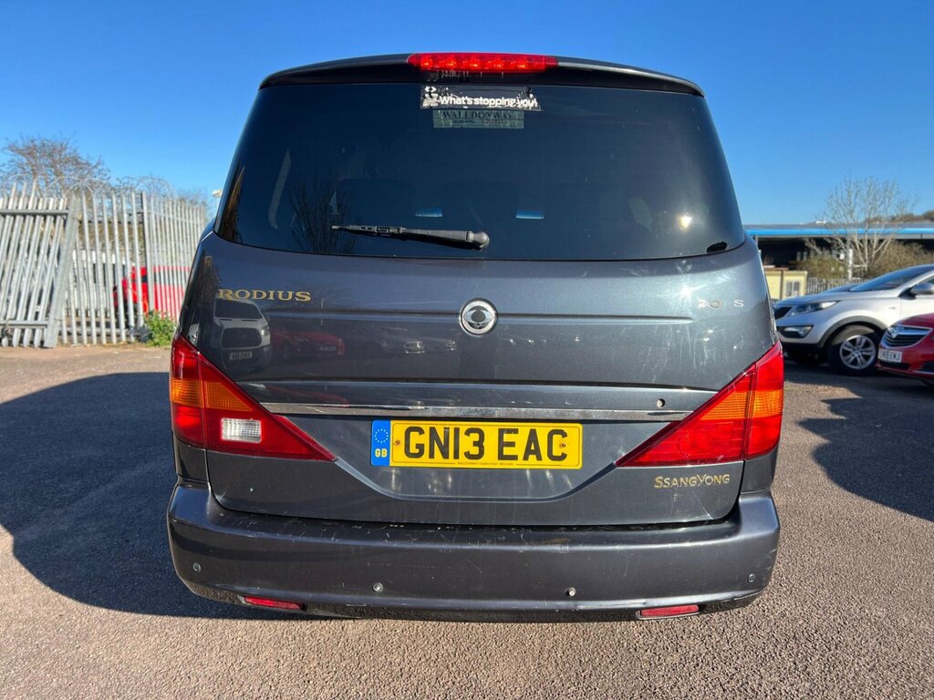 SsangYong Rodius Ex Red #10