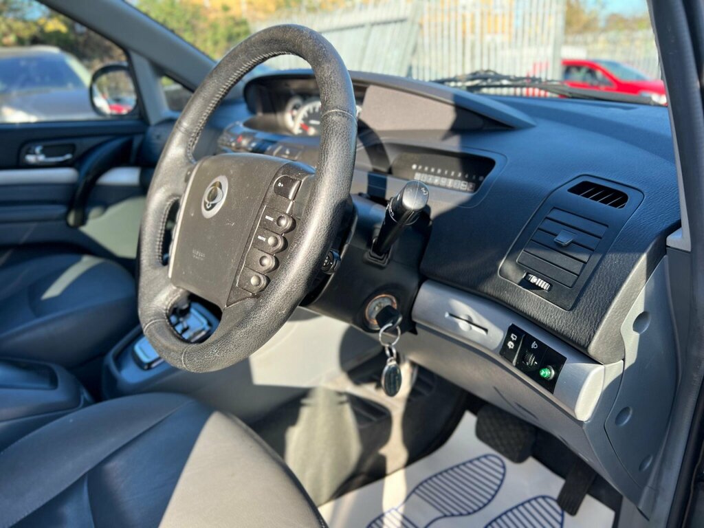 SsangYong Rodius Ex Red #16