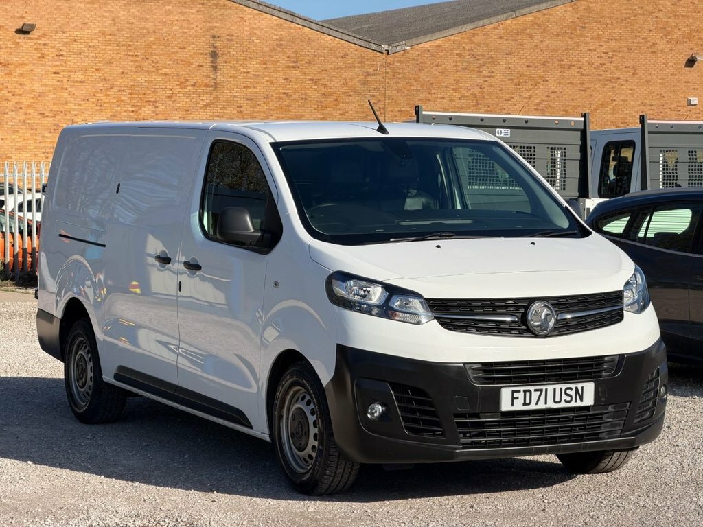 Vauxhall Vivaro 2L Dynamic 6Dr White
