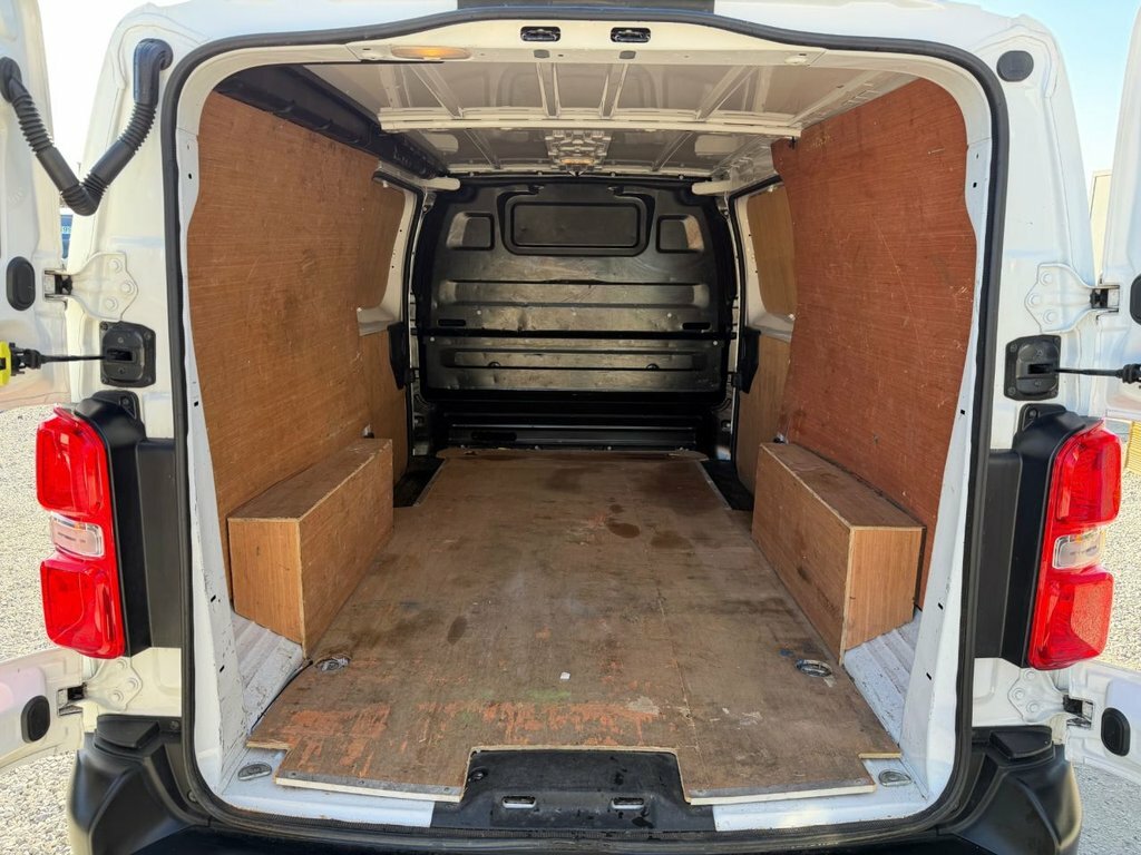 Vauxhall Vivaro 2L Dynamic 6Dr FD71USN White #6