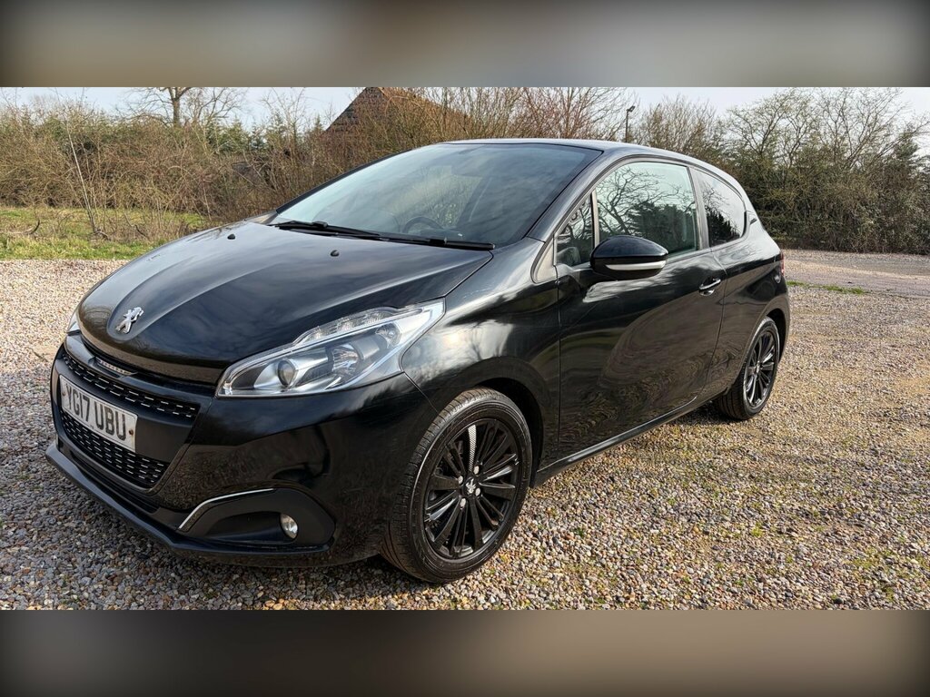 Peugeot 208 1.2 Puretech Black Edition Euro 6 YG17UBU Black #2