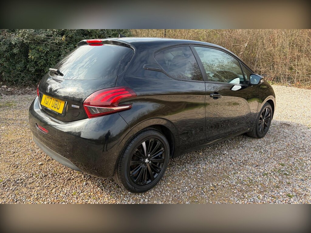 Peugeot 208 1.2 Puretech Black Edition Euro 6 YG17UBU Black #5