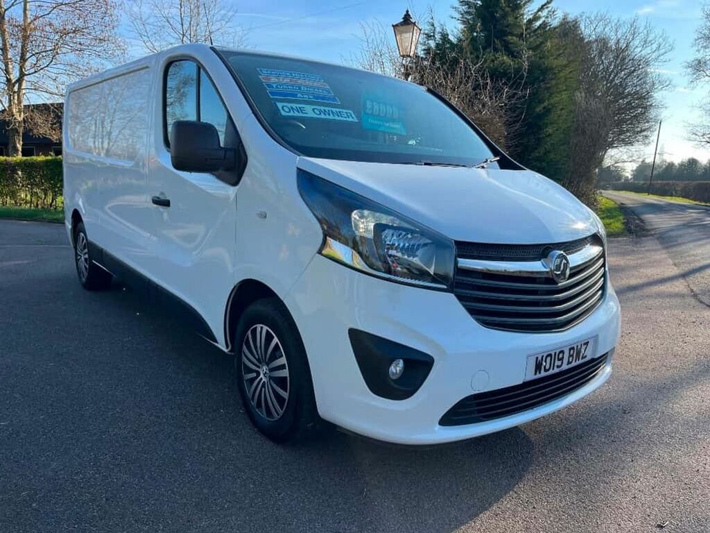 Vauxhall Vivaro Diesel WO19BWZ White #2