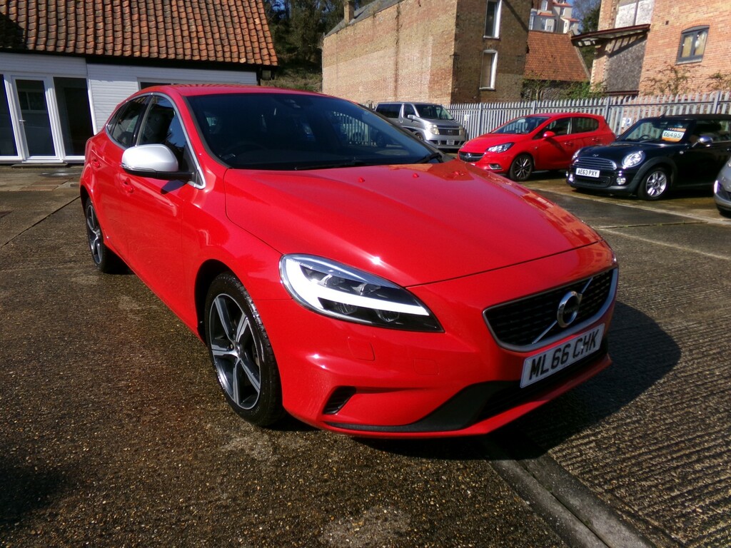 Volvo V40 Hatchback 2.0 R-design D4 2016 Red