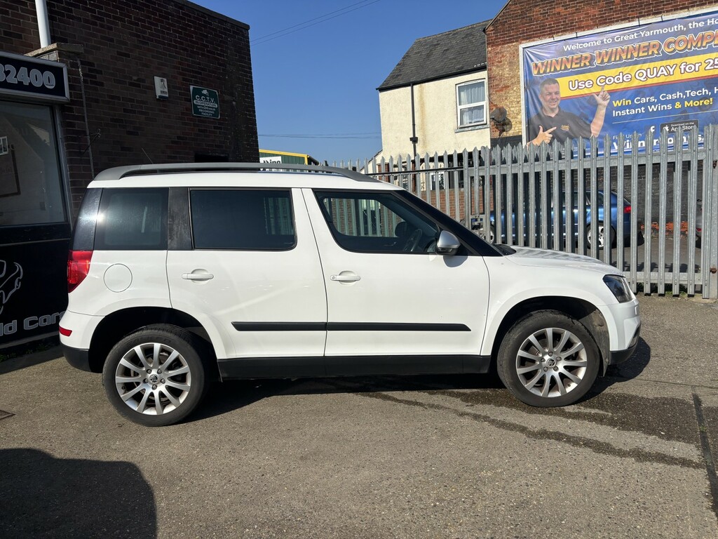 Skoda Yeti Suv 1.2 Tsi Se 2015 White #5