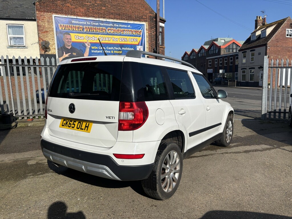 Skoda Yeti Suv 1.2 Tsi Se 2015 White #6