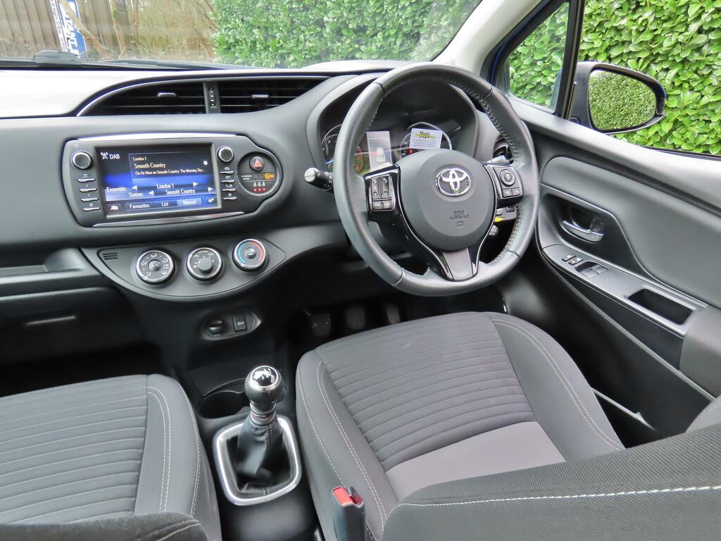 Toyota Yaris 1.5 Vvt-i Design Hatchback Euro HW18FSF Blue #3