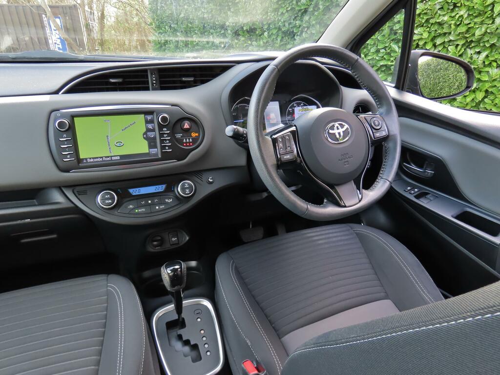 Toyota Yaris 1.5 Vvt-h Icon Tech Hatchback Hybrid E- HY67ZBU Grey #3