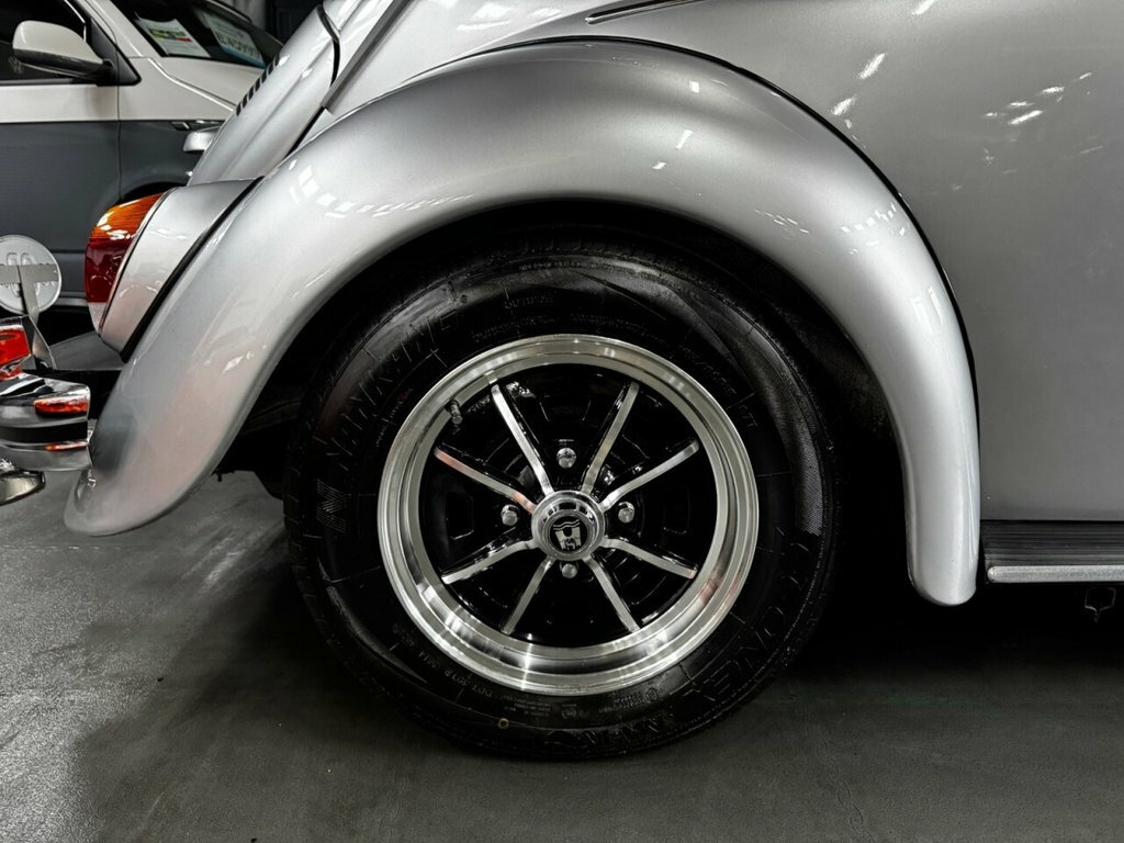 Volkswagen Beetle Saloon Silver #5