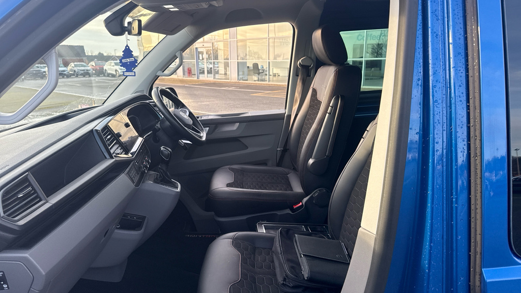Volkswagen Transporter Sportline Transporter 2.0 Bitdi 204 Sportline Kombi Van Dsg Blue #2