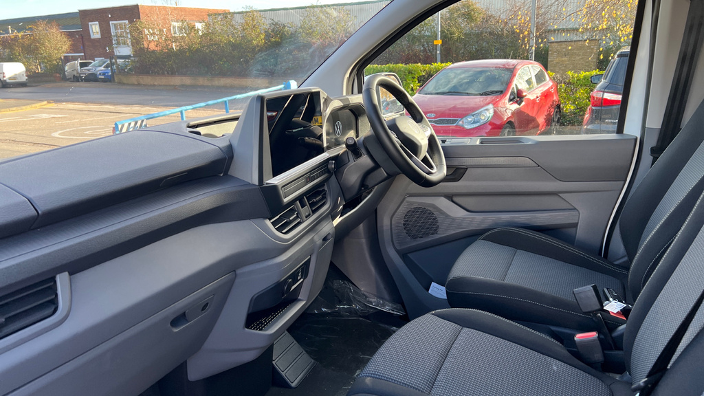 Volkswagen E-Transporter T32 Panel Van Commerce Pro Swb 136 Ps 65 Kwh Elect EY75XWL White #2