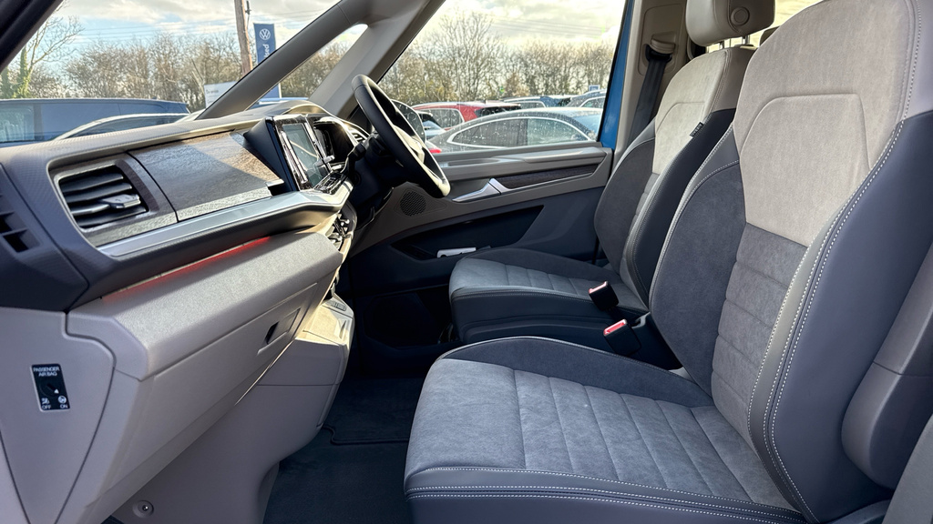 Volkswagen Multivan Multivan Style Long 245 Ps 1.5 Ehybrid 6-Speed Dsg Blue #2