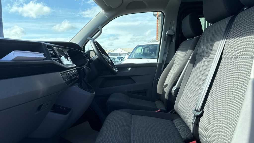Volkswagen Transporter Transporter 2.0 Tdi 150 Highline Kombi Van Dsg WK24XRU Grey #2