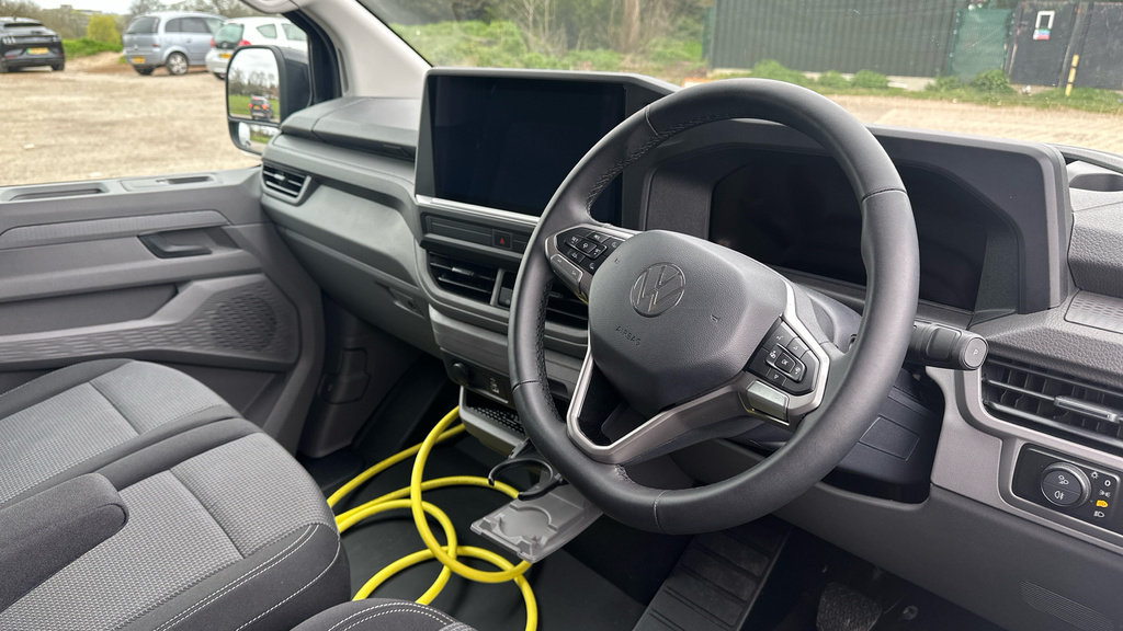 Volkswagen E-Transporter T32 Panel Van Commerce Pro Swb 136 Ps 65 Kwh Elect RK26NWF Black #6