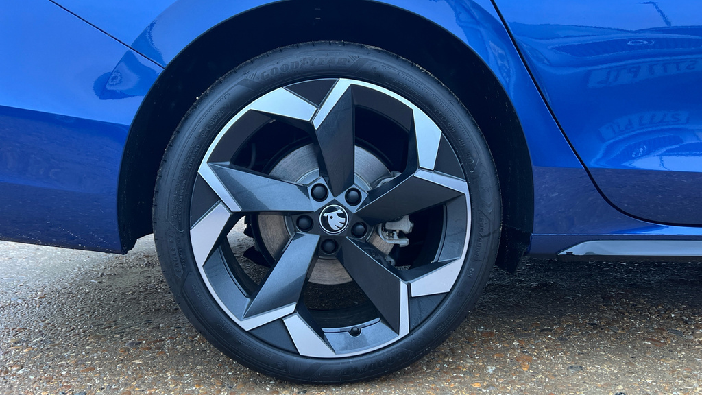 Skoda Superb Skoda Superb Hatchback 1.5 Tsi E-tec Sportline GD75JGU Blue #5