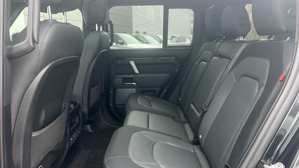 Land Rover Defender 110 Defender 3.0 D300 X-dynamic Hse 110 KM72NFY Black #4