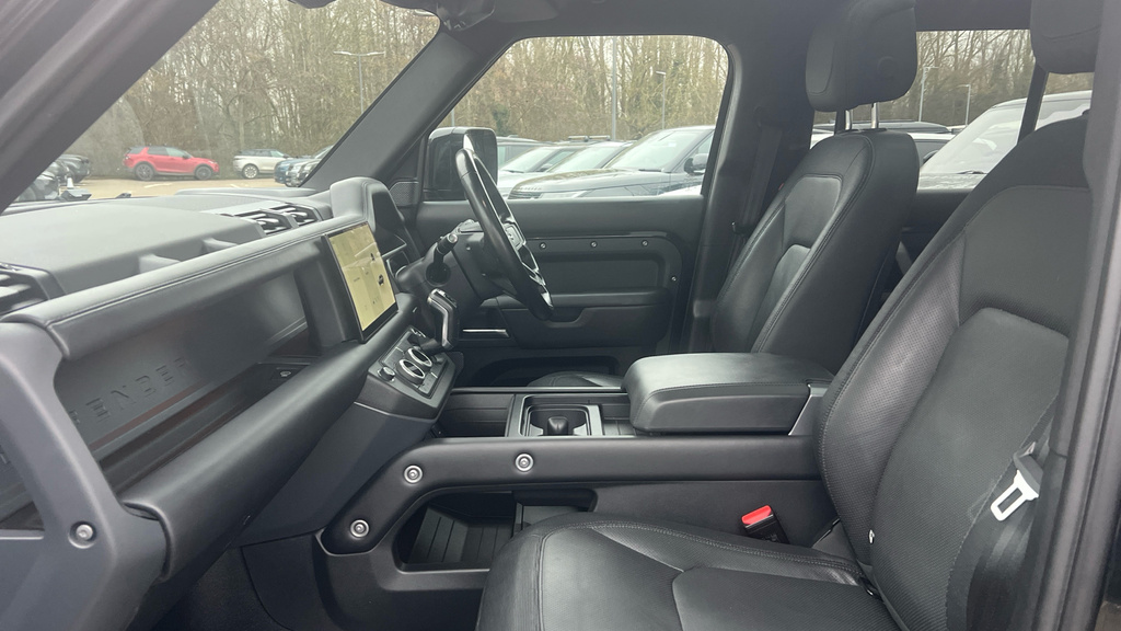 Land Rover Defender 110 Defender 3.0 D300 X-dynamic Hse 110 KM72NFY Black #3