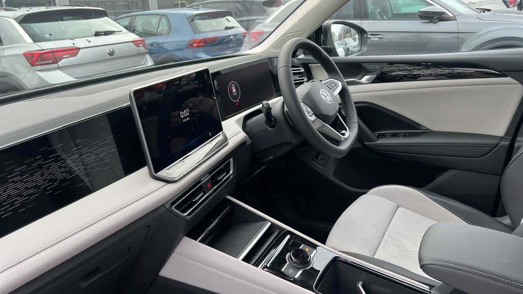 Volkswagen Tiguan Tiguan Elegance 1.5 Tsi Ehybrid 204Ps 6-Speed Dsg LF75RET Black #2