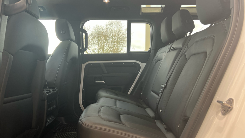 Land Rover Defender 110 Defender 3.0 D350 X-dynamic Se 110 CU25VMR White #4