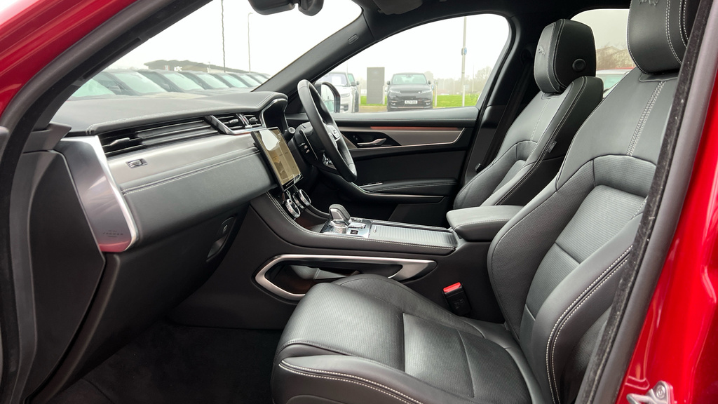 Jaguar F-Pace F-pace 2.0 D200 R-dynamic Se Black Awd FX73UKS Red #3