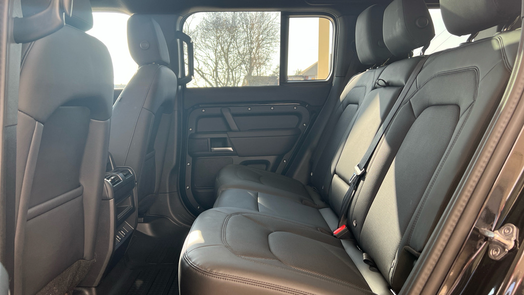 Land Rover Defender 110 Defender 3.0 D250 X-dynamic Se 110 SG75WHM Black #4