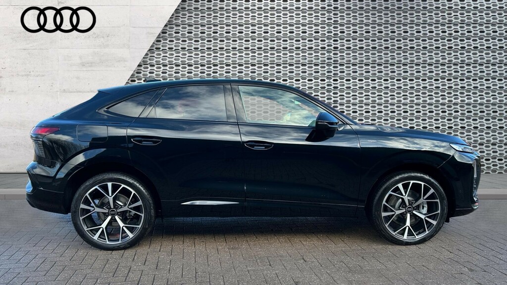 Audi Q3 Audi Q3 Sportback Special Edit 1.5 E-hybrid Launch RF75ZSO Black #4