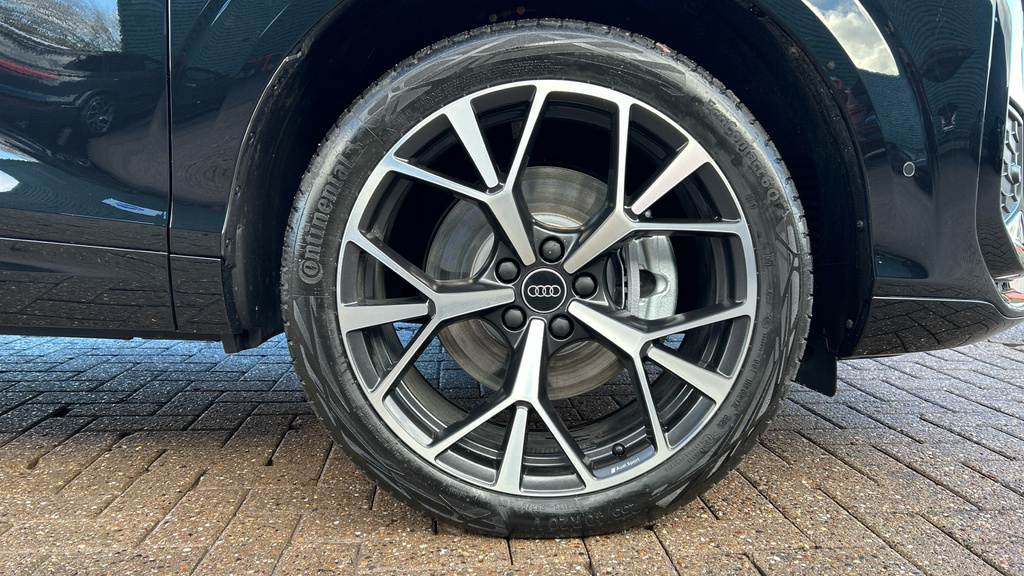 Audi Q3 Audi Q3 Sportback Special Edit 1.5 E-hybrid Launch RF75ZSO Black #5