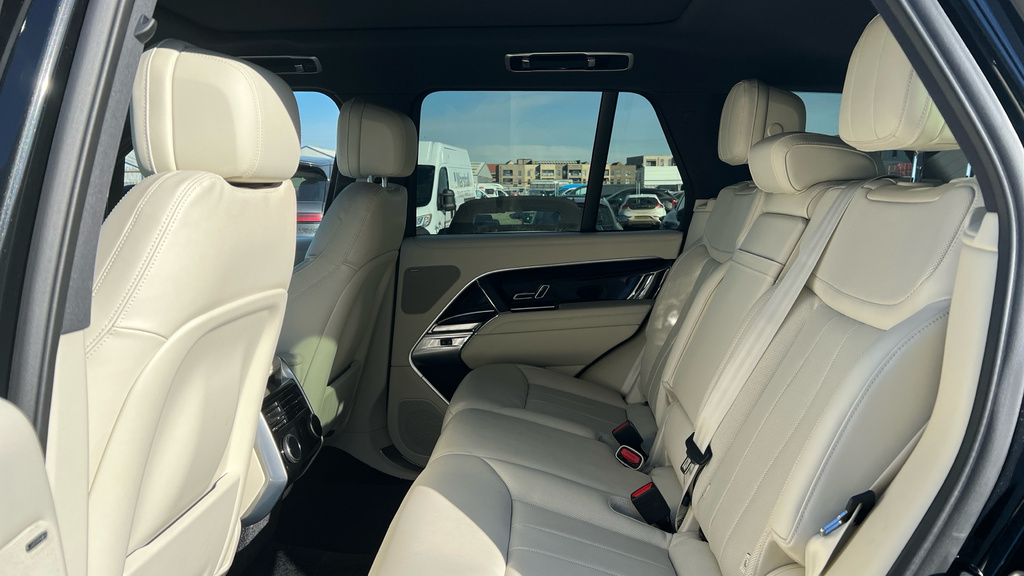 Land Rover Range Rover Range Rover 3.0 D300 Edition DK75PKY Black #4