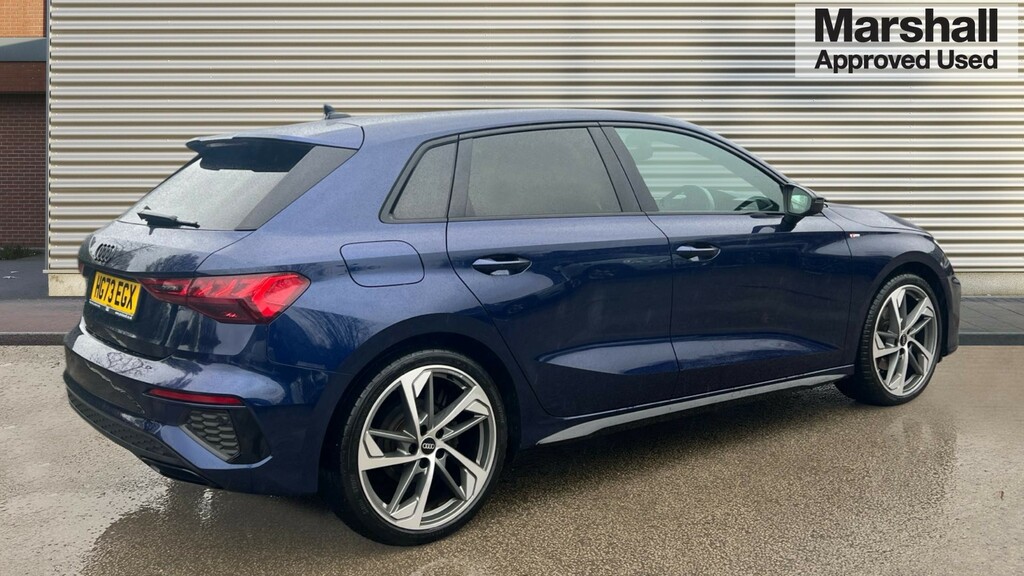 Audi A3 A3 35 Tfsi Black Edition S Tronic HG73EGX Blue #3