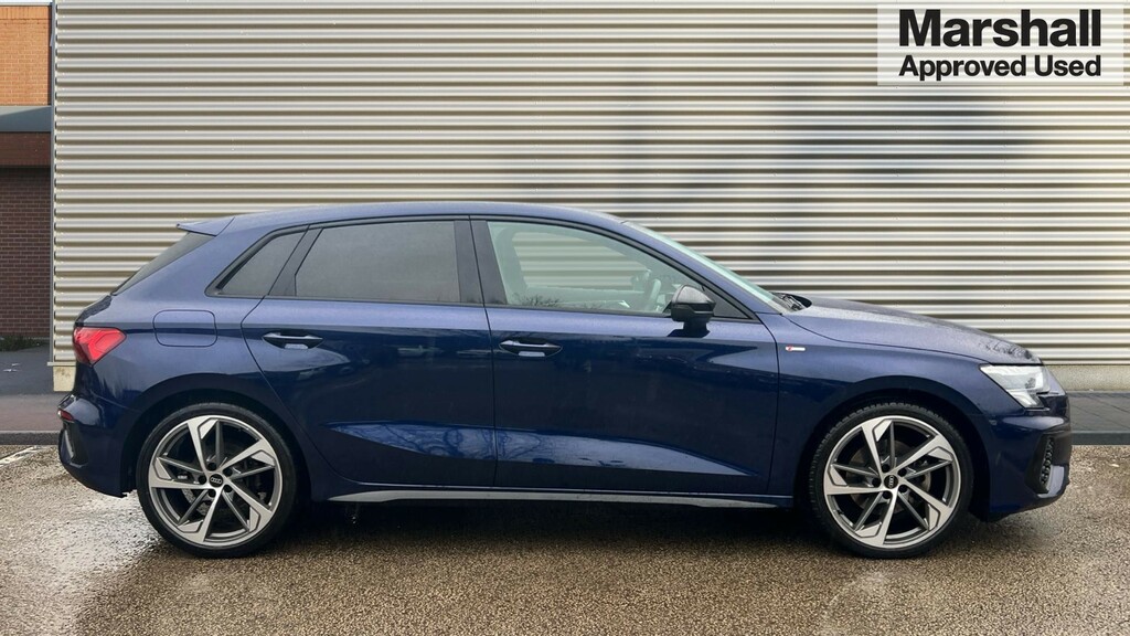 Audi A3 A3 35 Tfsi Black Edition S Tronic HG73EGX Blue #2