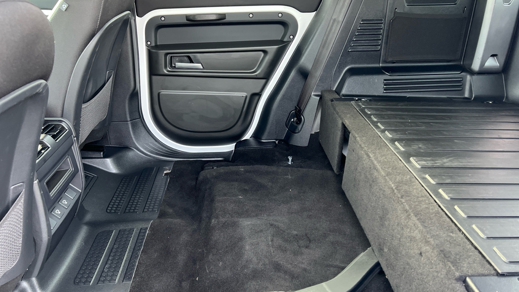 Land Rover Defender Defender 3.0 D250 Hard Top S VK25CFV White #4