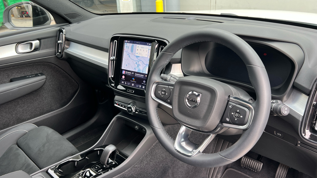 Volvo XC40 Xc40 2.0 B3p Plus Black Edition FE75XFO White #4