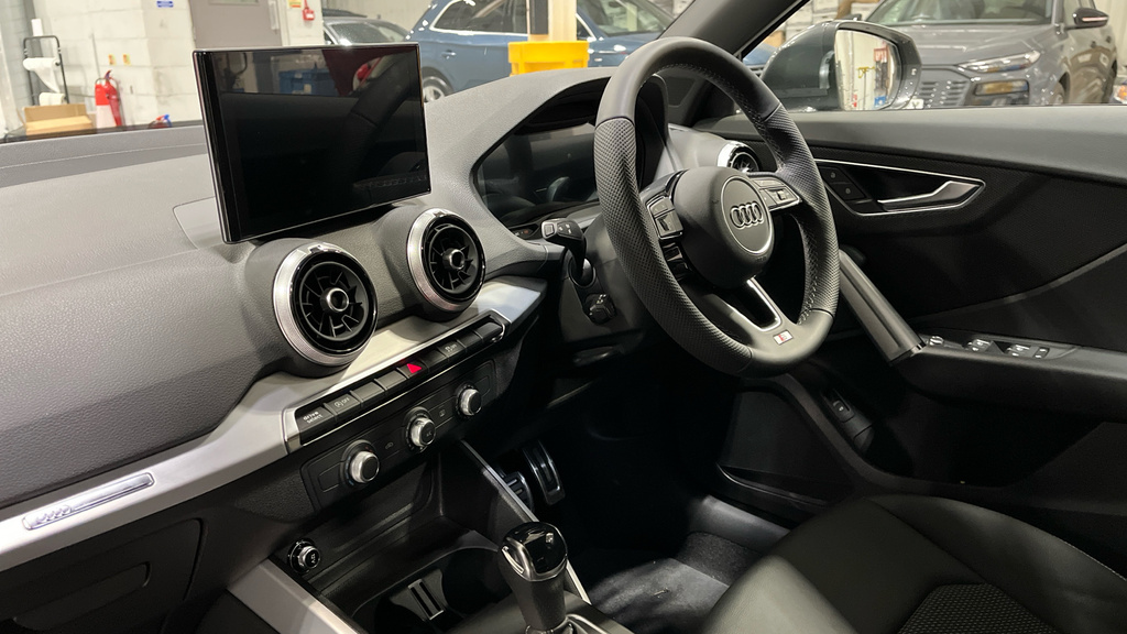 Audi Q2 Audi Q2 S Line 35 Tfsi 150 Ps S Tronic LY75HFC Grey #2
