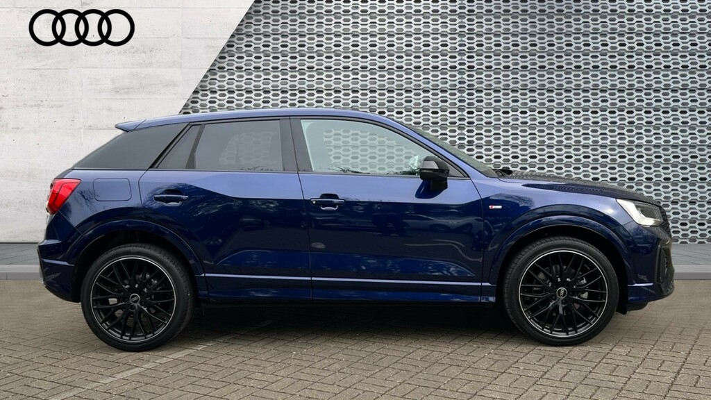 Audi Q2 Audi Q2 35 Tfsi Black Edition S Tronic GN26WMW Blue #4
