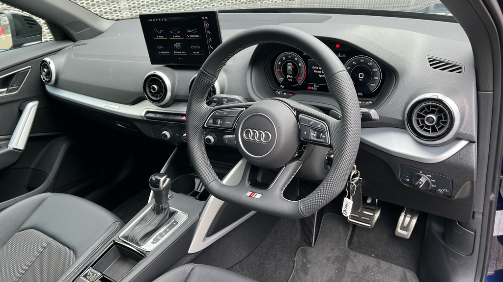 Audi Q2 Audi Q2 35 Tfsi Black Edition S Tronic GN26WMW Blue #6