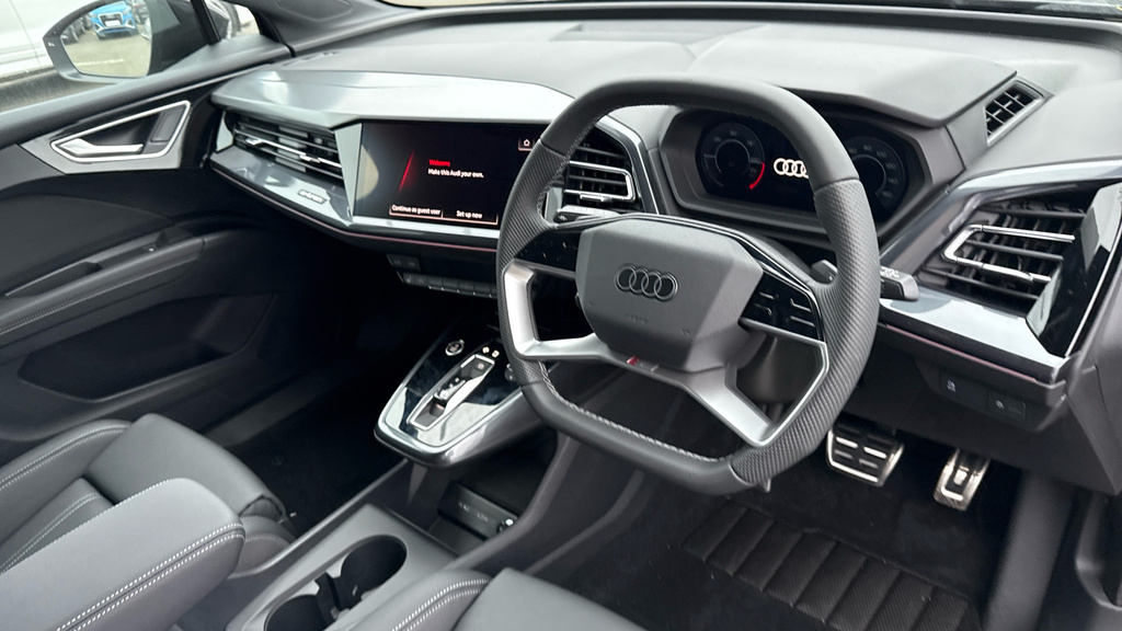 Audi Q4 E Tron Audi Q4 Black Edition 40 E-tron 150,00 Kw LV26OKH Grey #6