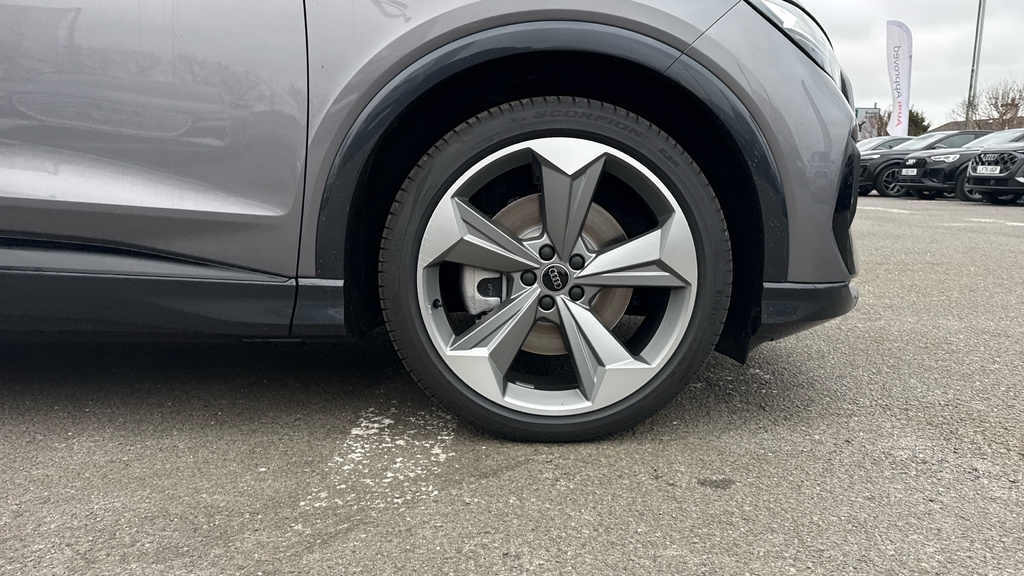 Audi Q4 E Tron Audi Q4 Black Edition 40 E-tron 150,00 Kw LV26OKH Grey #5