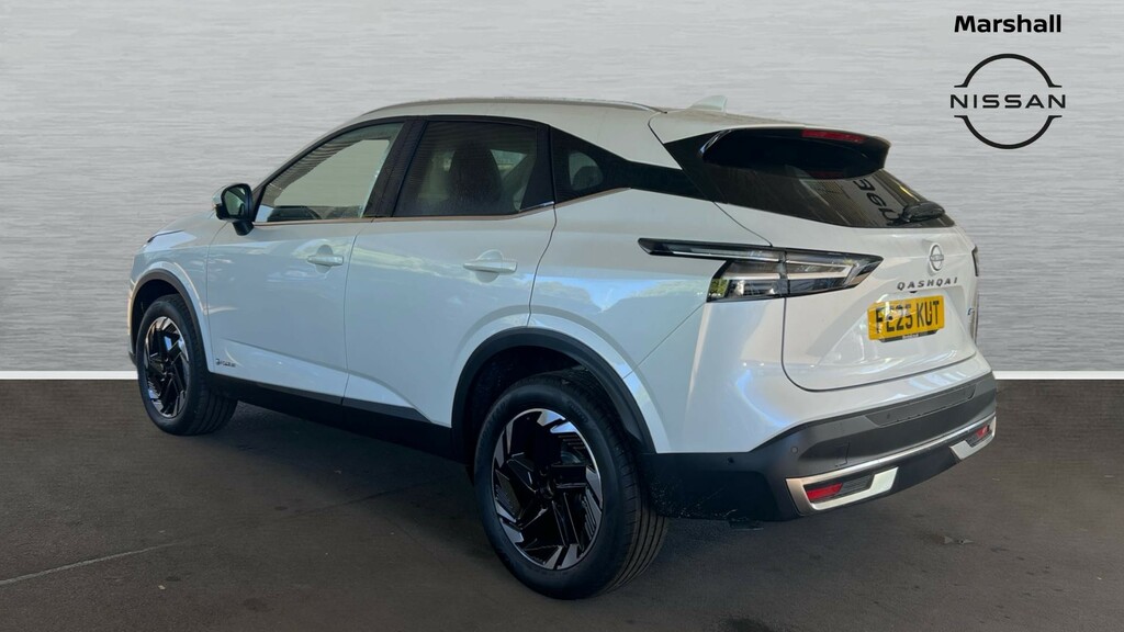 Nissan Qashqai Nissan Qashqai Hatchback 1.5 E-power N-connecta G FE25KUT White #2
