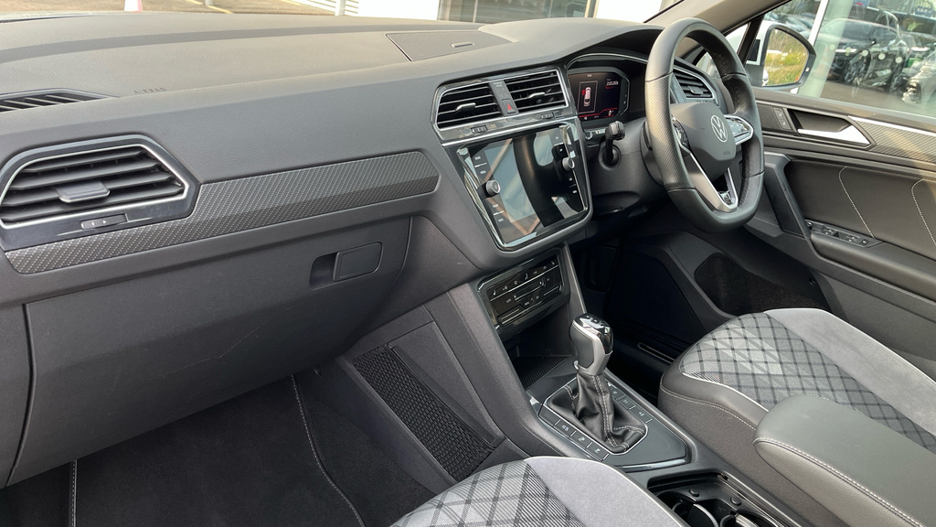 Volkswagen Tiguan Tiguan 1.5 Tsi 150 R-line Dsg White #2