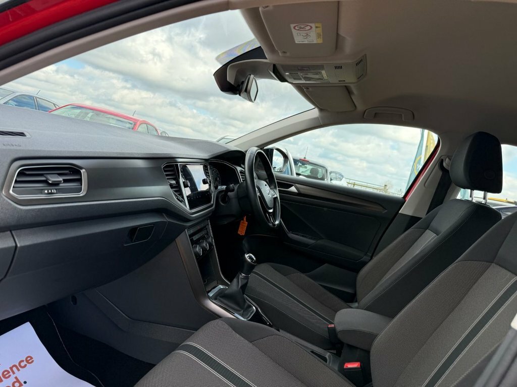 Volkswagen T-Roc 1L Se FP18VEX Red #4