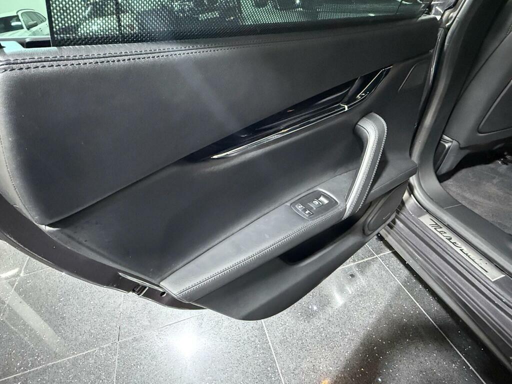 Maserati Quattroporte Dv6 Black #64