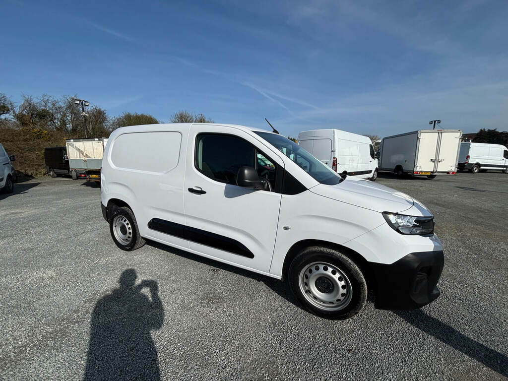 Peugeot Partner 1.5 Bluehdi 100 Professional Van White