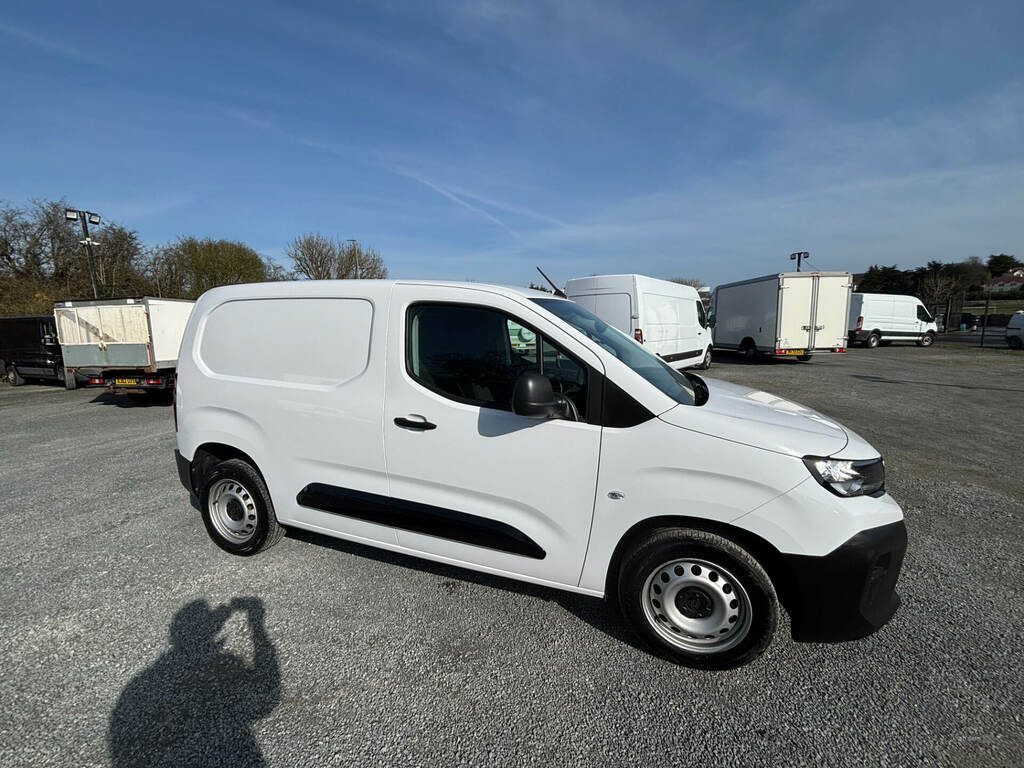 Peugeot Partner 1.5 Bluehdi 100 Professional Van MH24WGY White #2