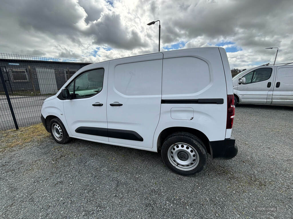 Peugeot Partner 1000 1.5 Bluehdi 100 Professional Premium Van MD23UGL White #4