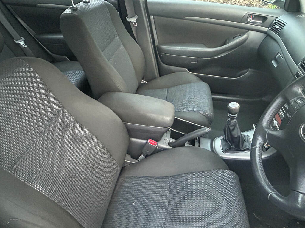 Toyota Avensis 2.0 D-4d Tr SW08EXV Silver #4
