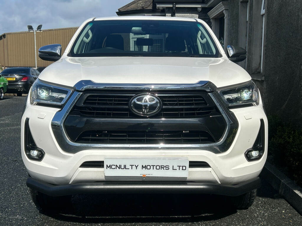 Toyota HILUX D Cab Pick Up 2.4 D-4d VE22XVR White #6