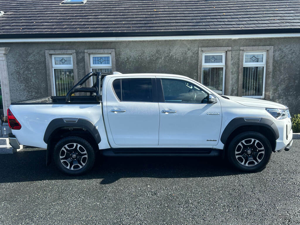 Toyota HILUX D Cab Pick Up 2.4 D-4d VE22XVR White #2