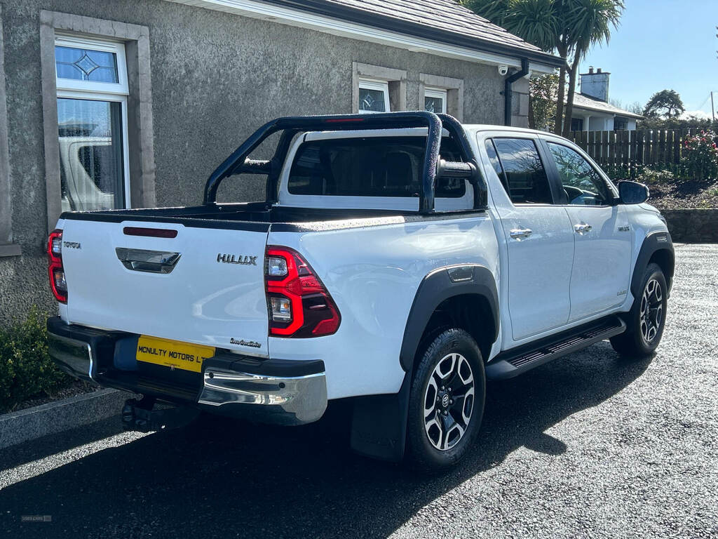 Toyota HILUX D Cab Pick Up 2.4 D-4d VE22XVR White #3